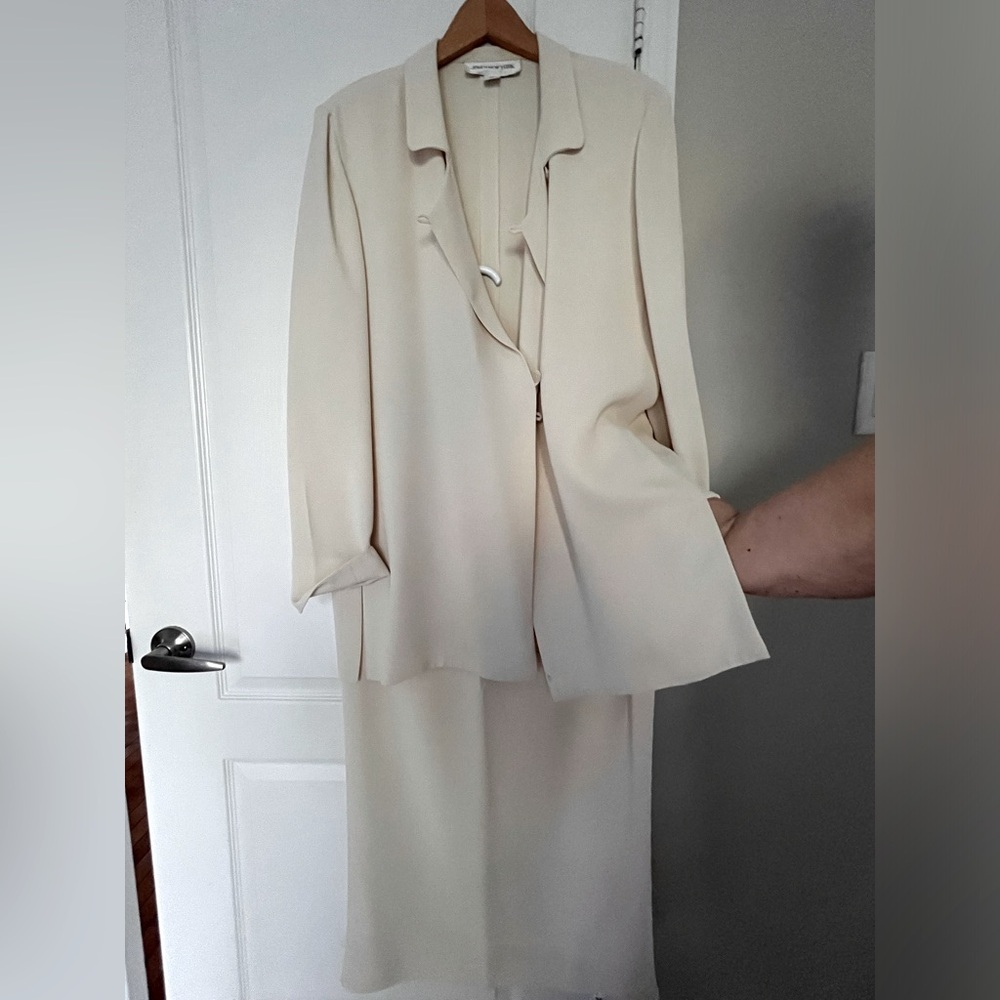 JONES NEW YORK Women's Skirt Blouse Suit 2 Piece Set Classic Minimalist Neutral